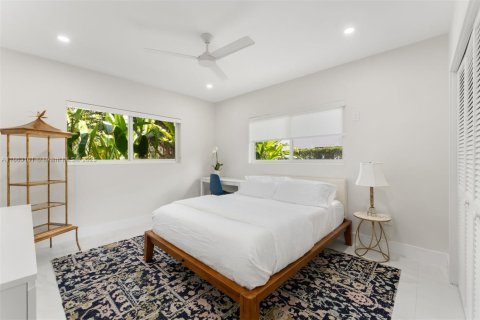 Villa ou maison à vendre à Miami Beach, Floride: 3 chambres, 240.8 m2 № 1981710 - photo 15