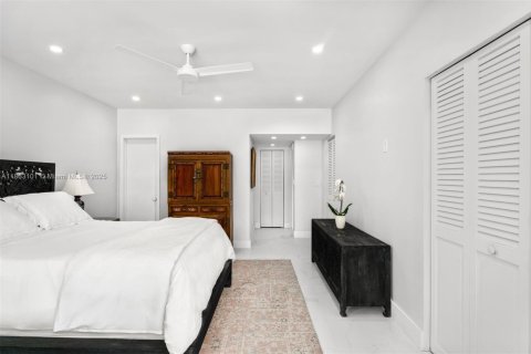 Villa ou maison à vendre à Miami Beach, Floride: 3 chambres, 240.8 m2 № 1981710 - photo 18