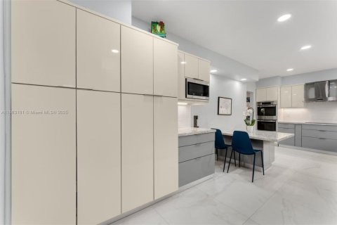 Villa ou maison à vendre à Miami Beach, Floride: 3 chambres, 240.8 m2 № 1981710 - photo 6