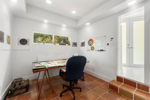 Villa ou maison à vendre à Miami Beach, Floride: 3 chambres, 240.8 m2 № 1981710 - photo 16