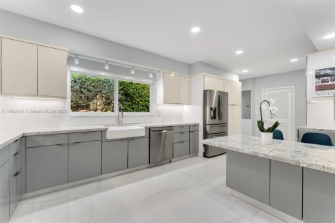 Villa ou maison à vendre à Miami Beach, Floride: 3 chambres, 240.8 m2 № 1981710 - photo 5