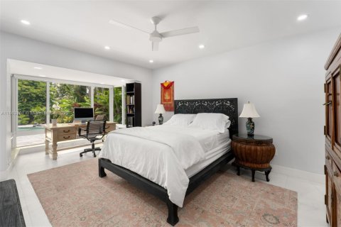 Villa ou maison à vendre à Miami Beach, Floride: 3 chambres, 240.8 m2 № 1981710 - photo 17