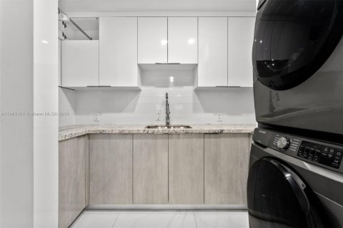 Villa ou maison à vendre à Miami Beach, Floride: 3 chambres, 240.8 m2 № 1981710 - photo 7