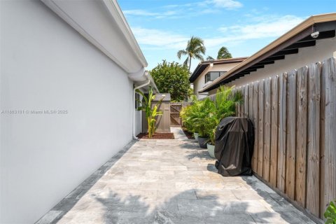 Villa ou maison à vendre à Miami Beach, Floride: 3 chambres, 240.8 m2 № 1981710 - photo 29