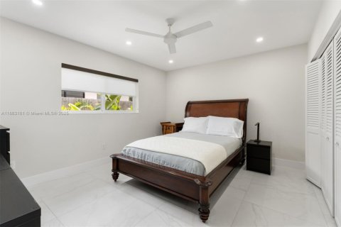 Villa ou maison à vendre à Miami Beach, Floride: 3 chambres, 240.8 m2 № 1981710 - photo 12