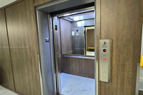 Condo in Aventura, Florida, 2 bedrooms  № 1929996 - photo 22