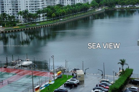 Condo in Aventura, Florida, 2 bedrooms  № 1929996 - photo 15