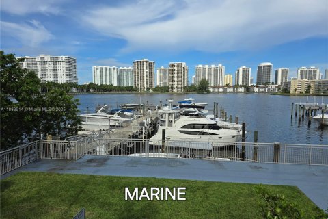 Condo in Aventura, Florida, 2 bedrooms  № 1929996 - photo 13