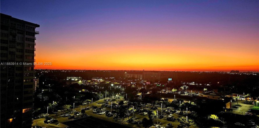 Condo in Aventura, Florida, 2 bedrooms  № 1929996