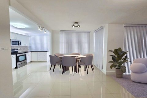 Condo in Aventura, Florida, 2 bedrooms  № 1929996 - photo 3