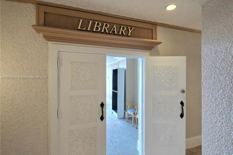 Condo in Aventura, Florida, 2 bedrooms  № 1929996 - photo 29