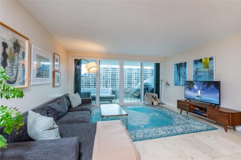 Condo in Key Biscayne, Florida, 2 bedrooms  № 2005027 - photo 21