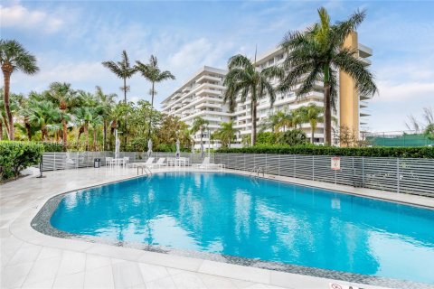 Condo in Key Biscayne, Florida, 2 bedrooms  № 2005027 - photo 27