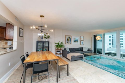 Condo in Key Biscayne, Florida, 2 bedrooms  № 2005027 - photo 13