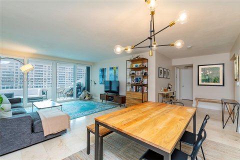 Condo in Key Biscayne, Florida, 2 bedrooms  № 2005027 - photo 12
