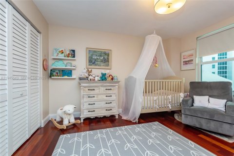 Condo in Key Biscayne, Florida, 2 bedrooms  № 2005027 - photo 15