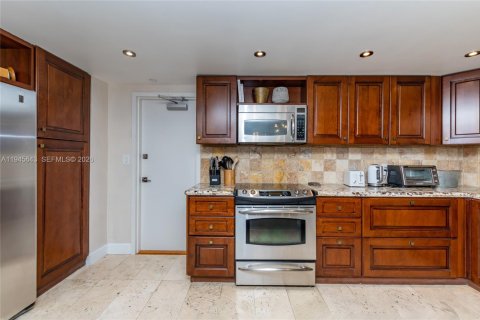 Condo in Key Biscayne, Florida, 2 bedrooms  № 2005027 - photo 25