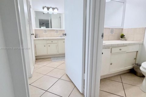 Снять в аренду кондоминиум в Майами-Бич, Флорида 1 спальня, 81.75м2, № 2154665 - фото 10