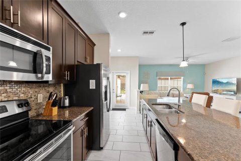 Townhouse in Davenport, Florida 5 bedrooms, 188.03 sq.m. № 1689738 - photo 17