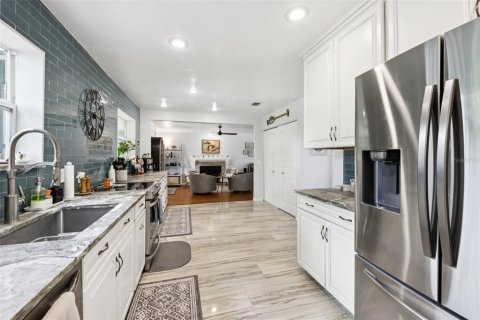 House in Orlando, Florida 3 bedrooms, 181.81 sq.m. № 1801530 - photo 8