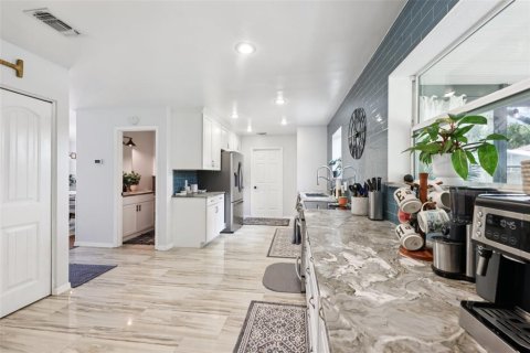 House in Orlando, Florida 3 bedrooms, 181.81 sq.m. № 1801530 - photo 9
