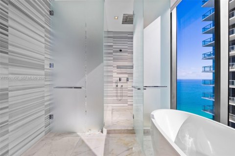 Copropriété à louer à Sunny Isles Beach, Floride: 3 chambres, 189.71 m2 № 2025016 - photo 25