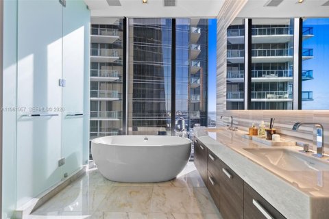 Copropriété à louer à Sunny Isles Beach, Floride: 3 chambres, 189.71 m2 № 2025016 - photo 22