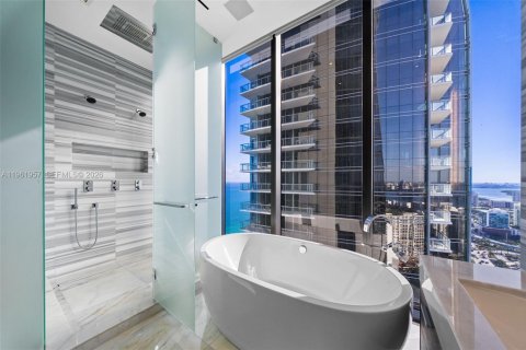 Copropriété à louer à Sunny Isles Beach, Floride: 3 chambres, 189.71 m2 № 2025016 - photo 24