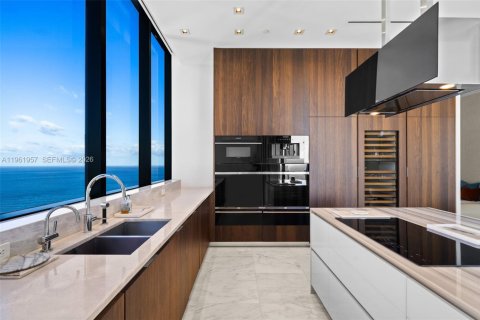 Copropriété à louer à Sunny Isles Beach, Floride: 3 chambres, 189.71 m2 № 2025016 - photo 16