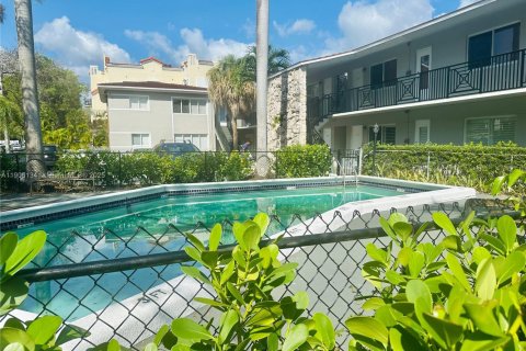 Appartement à louer à Coral Gables, Floride: 2 chambres, 70.88 m2 № 1956699 - photo 1