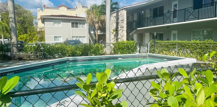 Appartement à Coral Gables, Floride 2 chambres, 70.88 m2 № 1956699