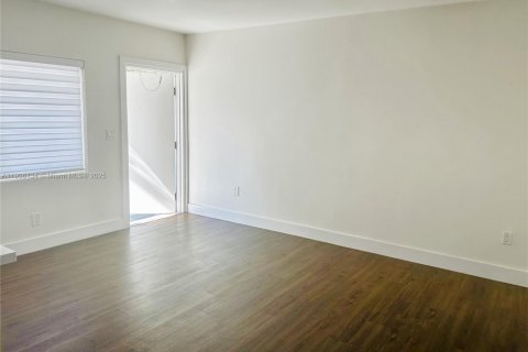 Appartement à louer à Coral Gables, Floride: 2 chambres, 70.88 m2 № 1956699 - photo 5