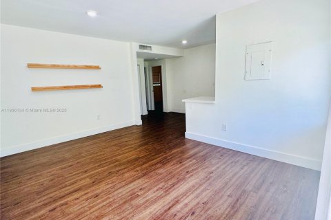 Appartement à louer à Coral Gables, Floride: 2 chambres, 70.88 m2 № 1956699 - photo 4