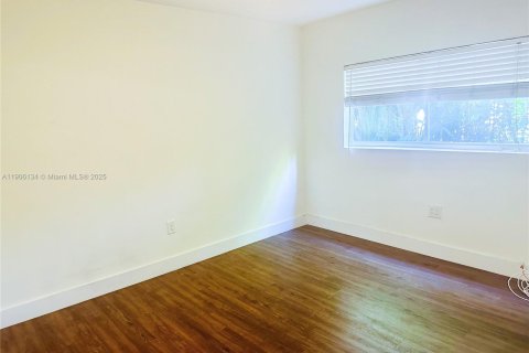 Appartement à louer à Coral Gables, Floride: 2 chambres, 70.88 m2 № 1956699 - photo 8