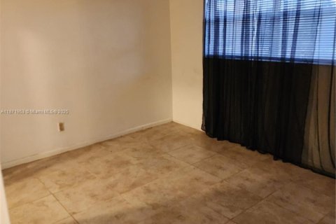 Condo in Tamarac, Florida, 2 bedrooms  № 1928518 - photo 4