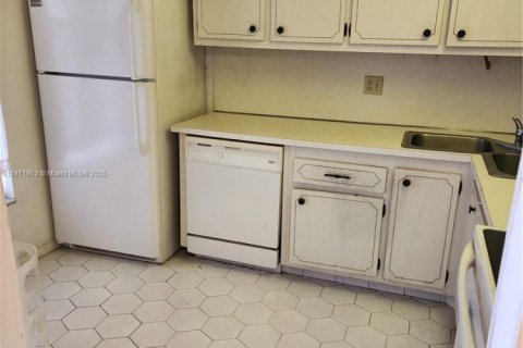 Condo in Tamarac, Florida, 2 bedrooms  № 1928518 - photo 10
