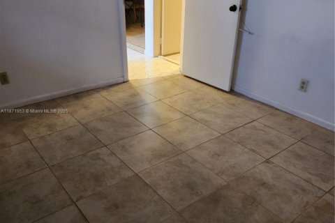 Condo in Tamarac, Florida, 2 bedrooms  № 1928518 - photo 9