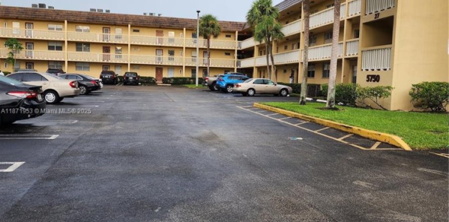 Condo in Tamarac, Florida, 2 bedrooms  № 1928518