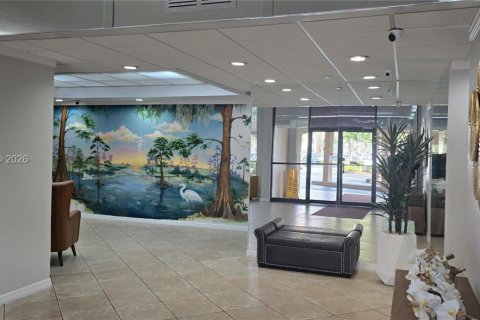 Condo in Pembroke Pines, Florida, 2 bedrooms  № 2021874 - photo 3