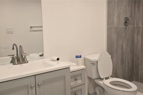 Condo in Pembroke Pines, Florida, 2 bedrooms  № 2021874 - photo 9