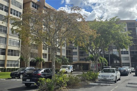 Condo in Pembroke Pines, Florida, 2 bedrooms  № 2021874