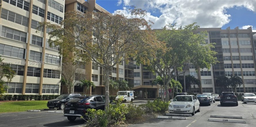 Condo in Pembroke Pines, Florida, 2 bedrooms  № 2021874