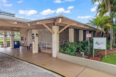 Condo in Hallandale Beach, Florida, 1 bedroom  № 1959474 - photo 9