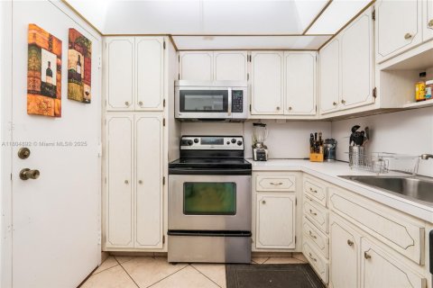 Condo in Hallandale Beach, Florida, 1 bedroom  № 1959474 - photo 19