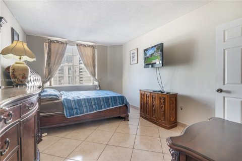 Condo in Hallandale Beach, Florida, 1 bedroom  № 1959474 - photo 22