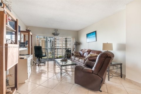 Condo in Hallandale Beach, Florida, 1 bedroom  № 1959474 - photo 13