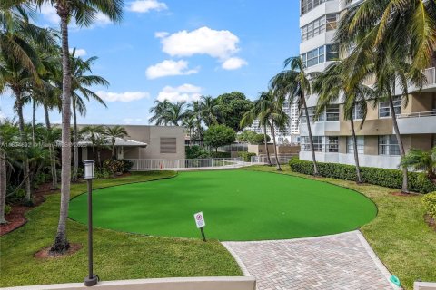 Condo in Hallandale Beach, Florida, 1 bedroom  № 1959474 - photo 8