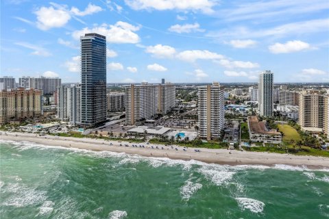 Condo in Hallandale Beach, Florida, 1 bedroom  № 1959474 - photo 4