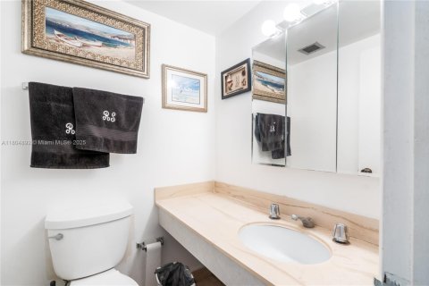 Condo in Hallandale Beach, Florida, 1 bedroom  № 1959474 - photo 20