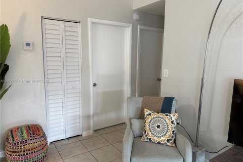 Купить виллу или дом в Майами, Флорида 3 спальни, 108.42м2, № 1945230 - фото 4